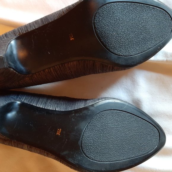 Grey Silk Tweed Fabric Pumps with Rosette - Picture 3 of 3